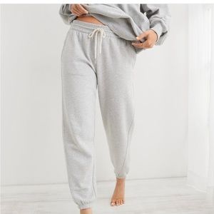 Aerie The Chill jogger in Heather grey and oatmeal. Size medium. Like new.